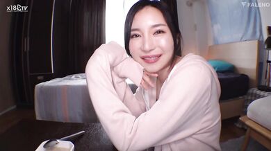 【中文字幕】隣の人妻と…仆の部屋にやってくる奥さんの色気に负けて何度も何度もセックスしてしまった 小野夕子